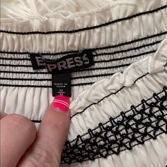 5 for $25🎈 Express off the shoulder top - Picture 5 of 7